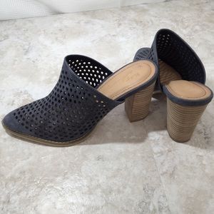 Vintage Havana Cindy Mule, suede, blue,3.5” heel.